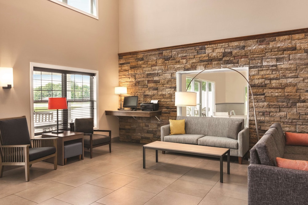 Country Inn & Suites by Radisson, Buffalo, MN 26/37