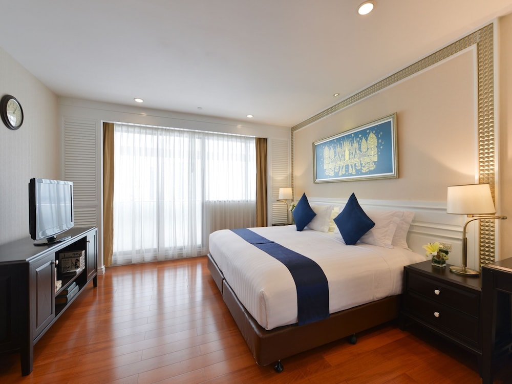 Centre Point Plus Hotel Silom 32/76