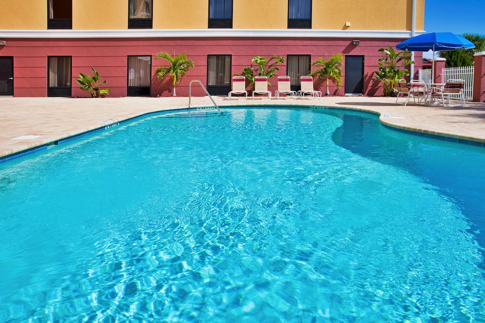 Holiday Inn Express & Suites Port Richey main
