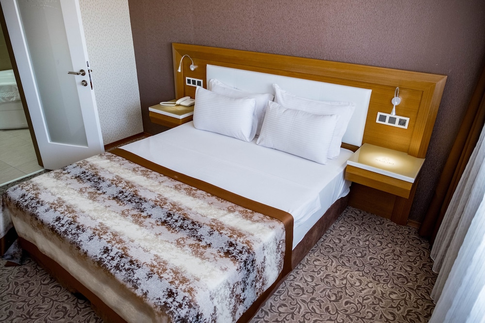 Selcuk Hotel Sems I Tebrizi 22/93