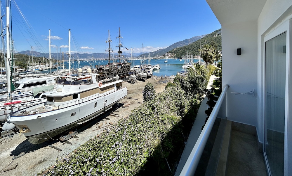 MARINA BOUTIQUE FETHIYE 33/50
