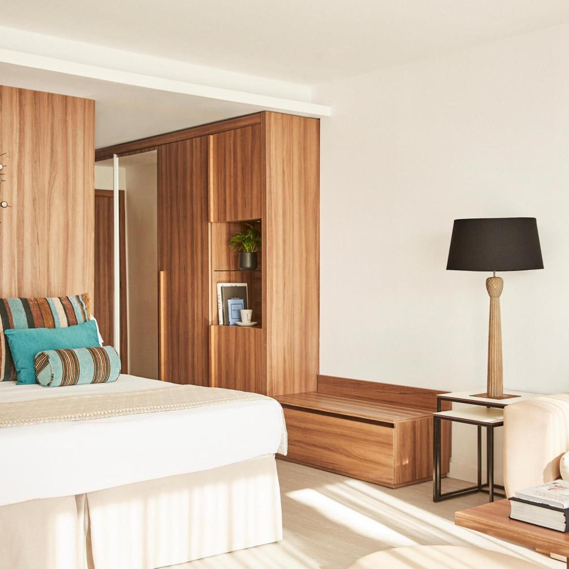 JUNIOR SUITE, POOL VIEW