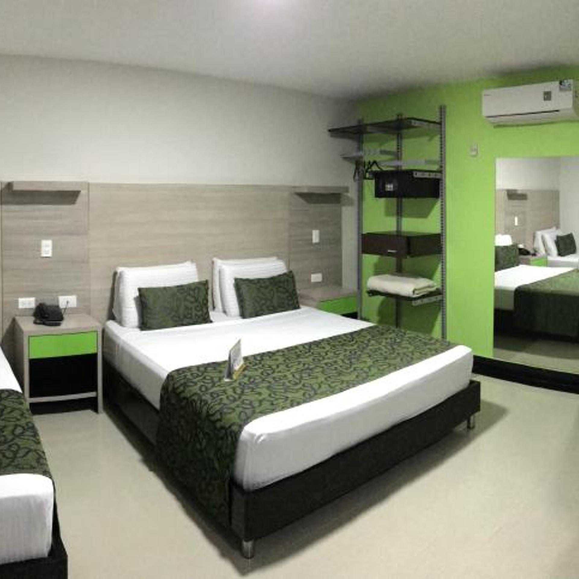 Hotel Genova Prado 33/50