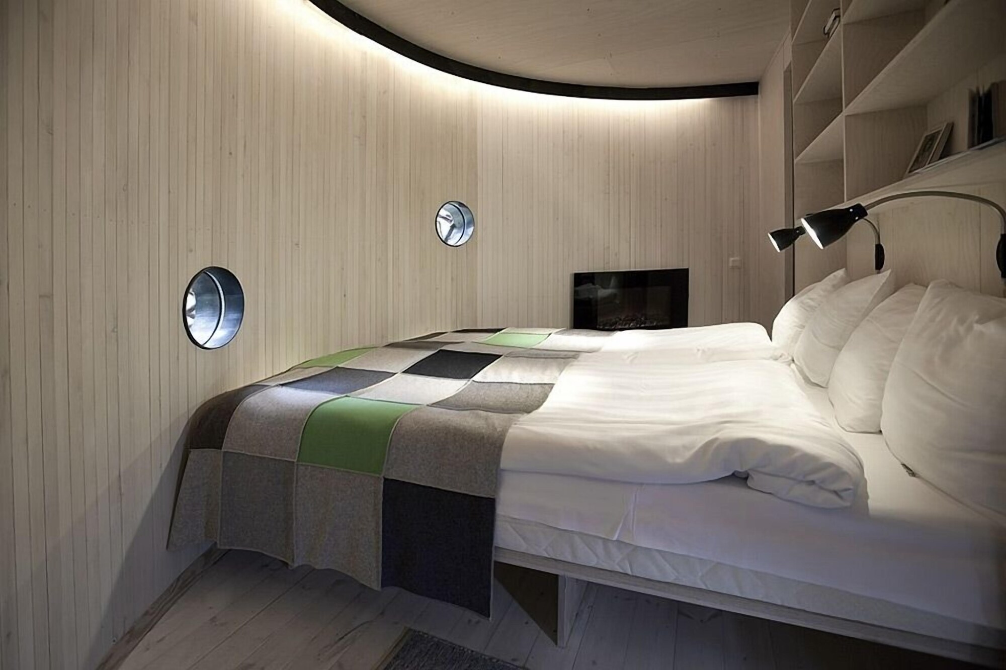 Bird's Nest, Double and Twin Beds