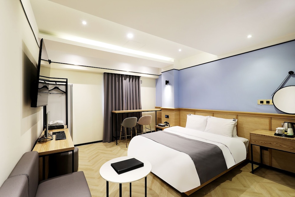 SUITE, DOUBLE BED