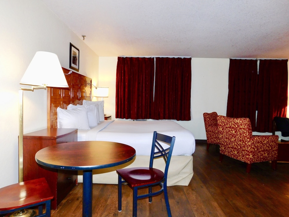 Americas Best Value Inn Suites Anchorage Airport 24/39