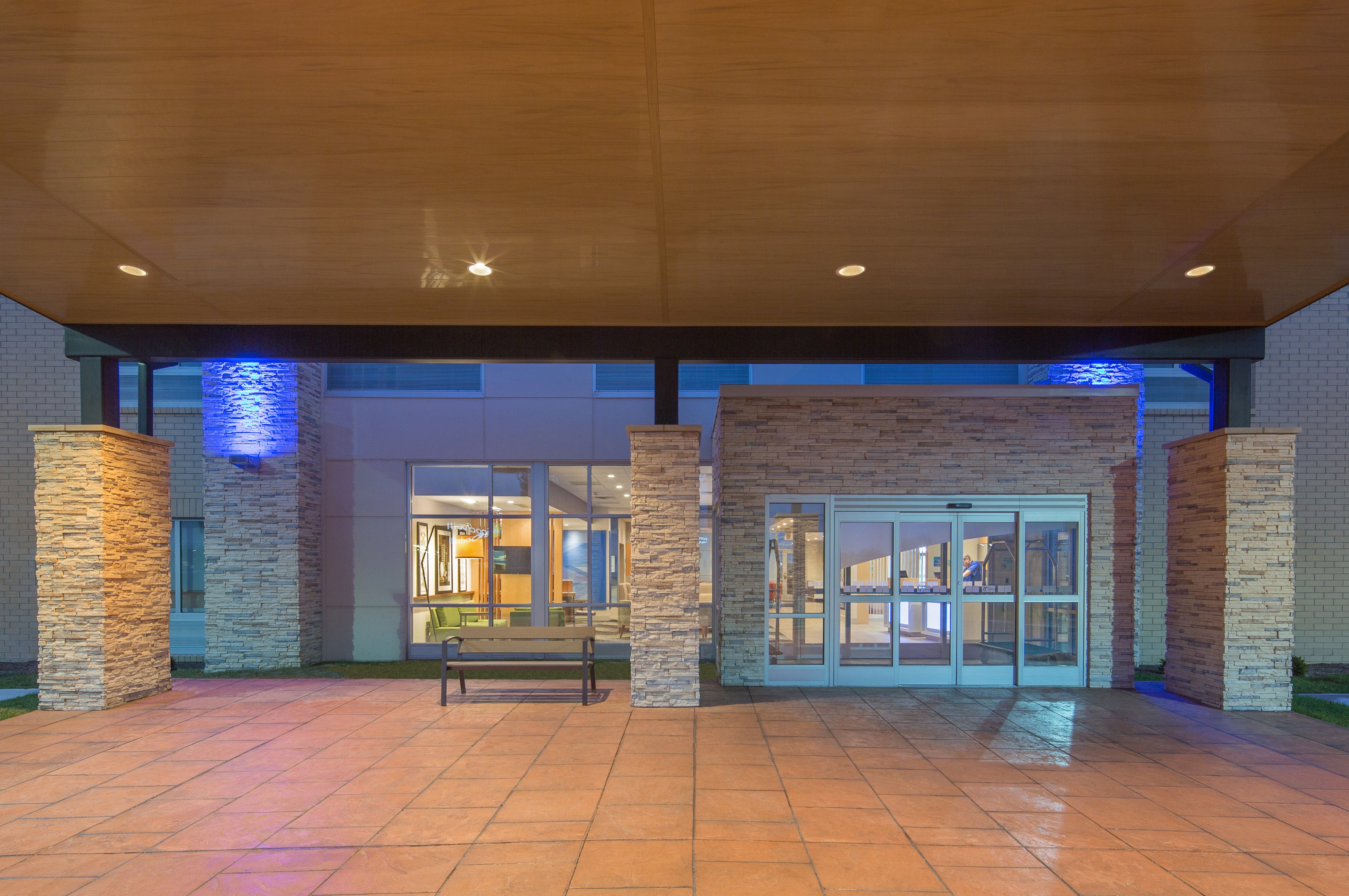 Holiday Inn Express Suites Indianapolis Nw Whitestown 5/23