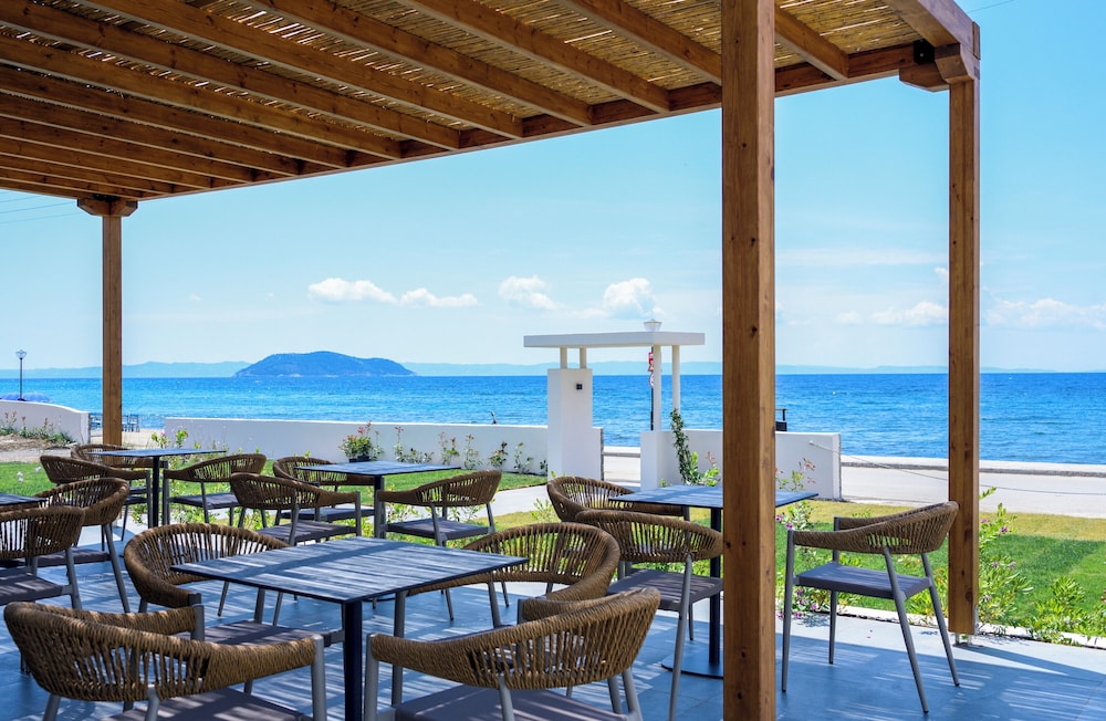 Amyntas Seafront Hotel 46/58