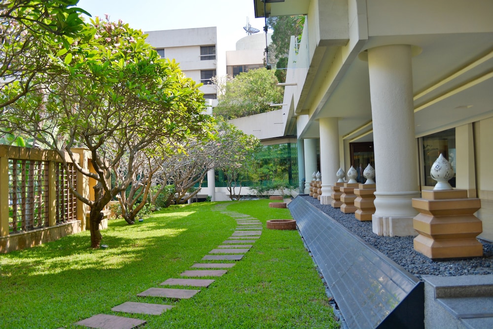 Rama Gardens Hotel 43/50