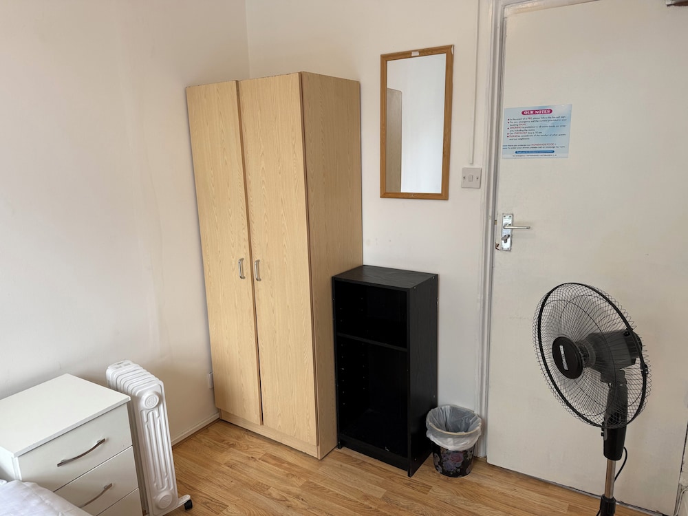 Rahal Hotel Hackney London 40/47