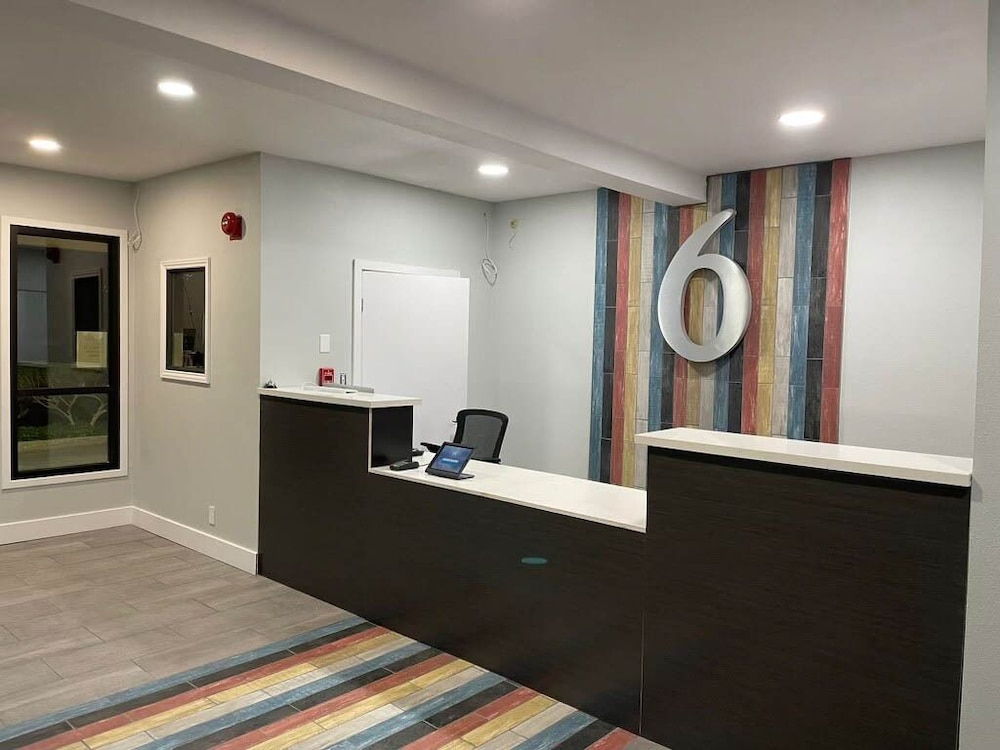Motel6 Soledad, CA 7/58
