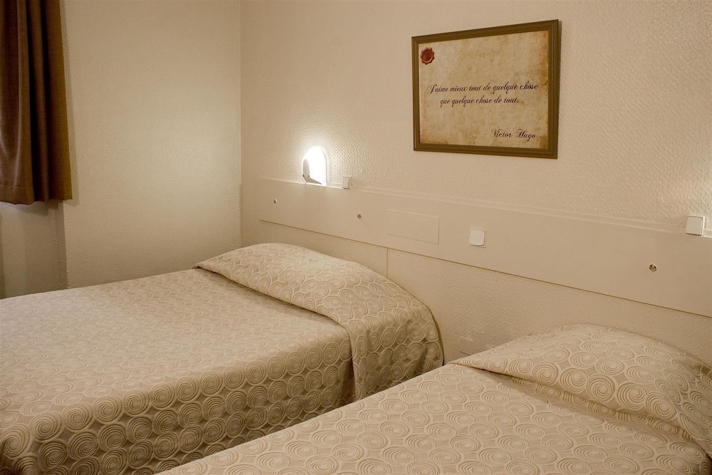 Ours Blanc Place Victor Hugo 14/67