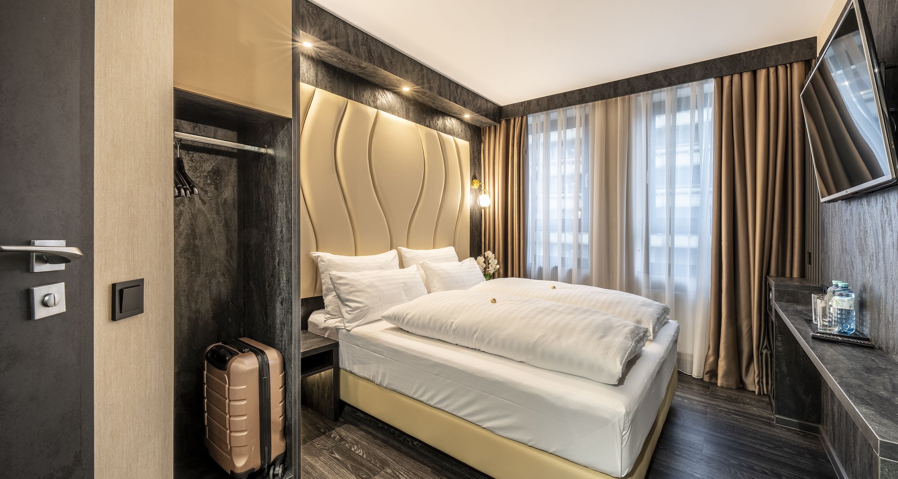 Room, Double Bed