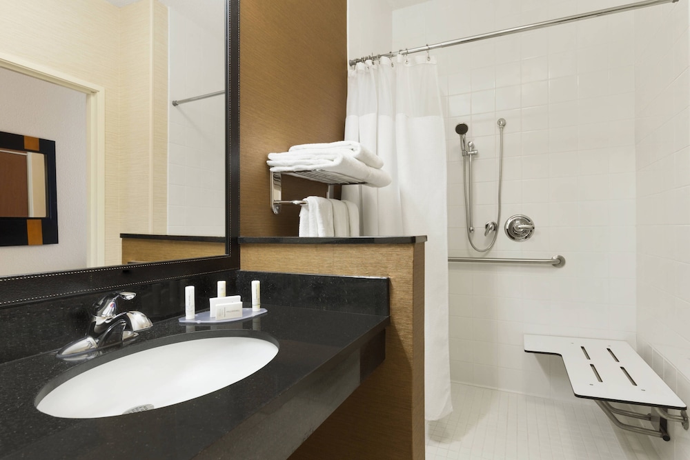 Fairfield Inn & Suites Saginaw 41/45