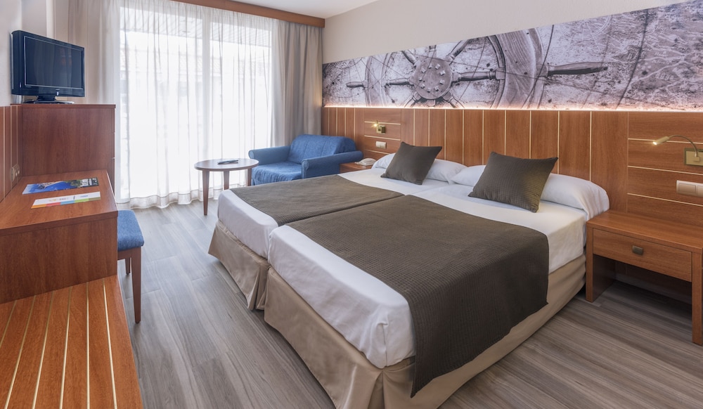 STANDARD, DOUBLE OR TWIN BED, BALCONY
