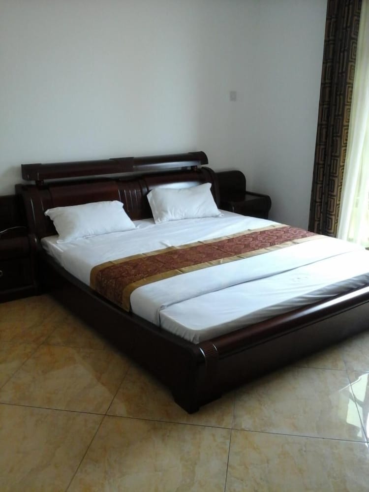 Biraj International Hotel 8/50