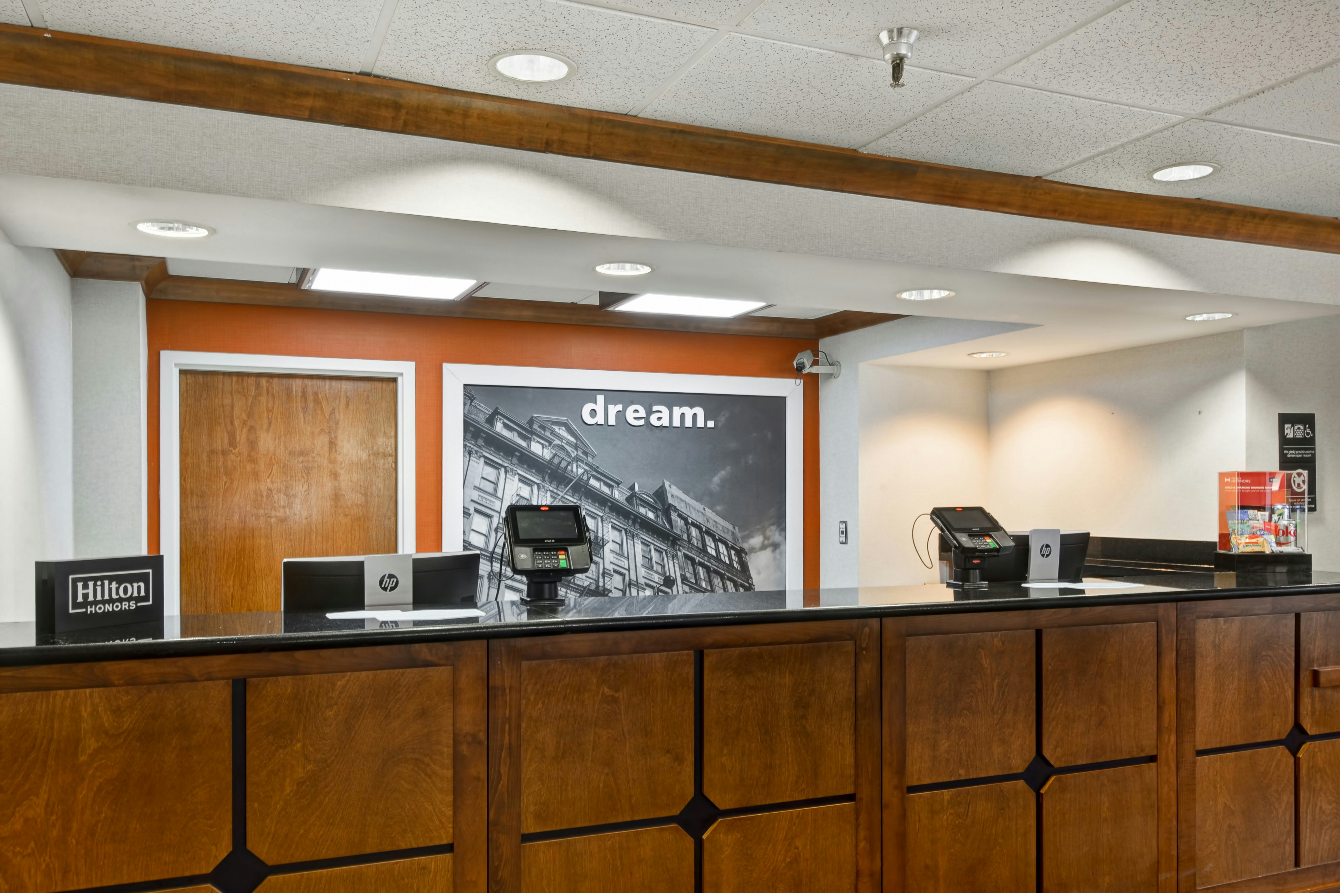 Hampton Inn Memphis-Poplar 4/53