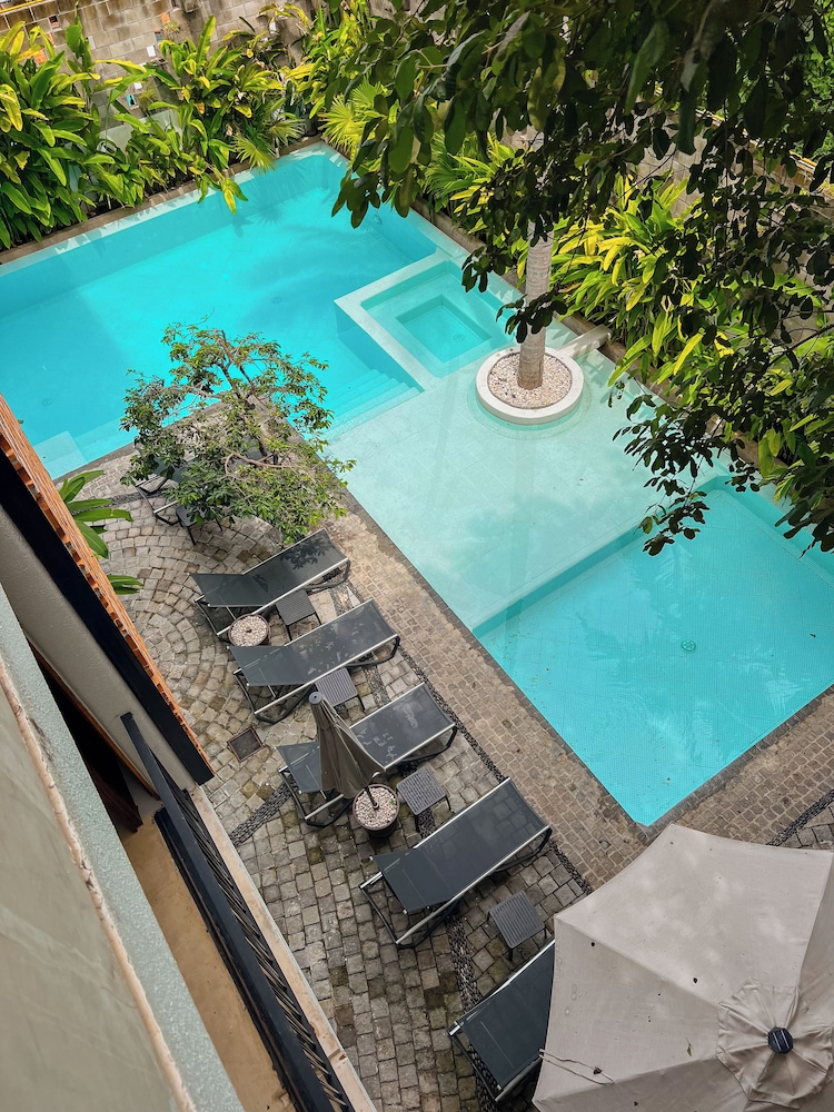 Agua de Luna Boutique Hotel 59/64