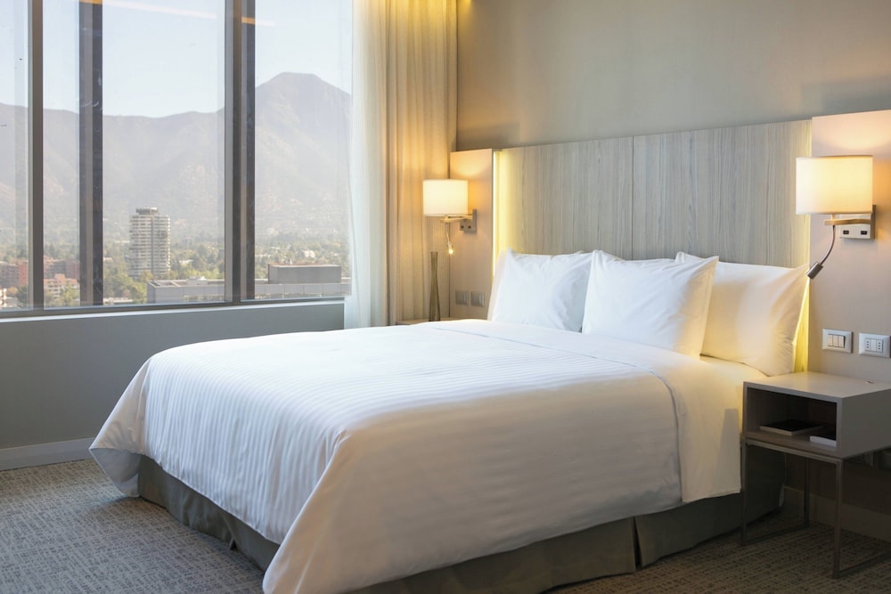 ROOM, KING BED, CITY VIEW