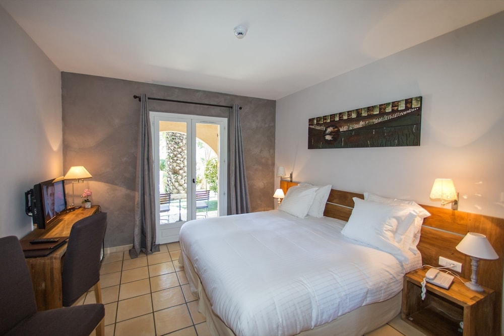 Hotel La Garbine 11/50