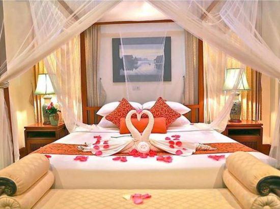 Honeymoon, Jasmine, Suite