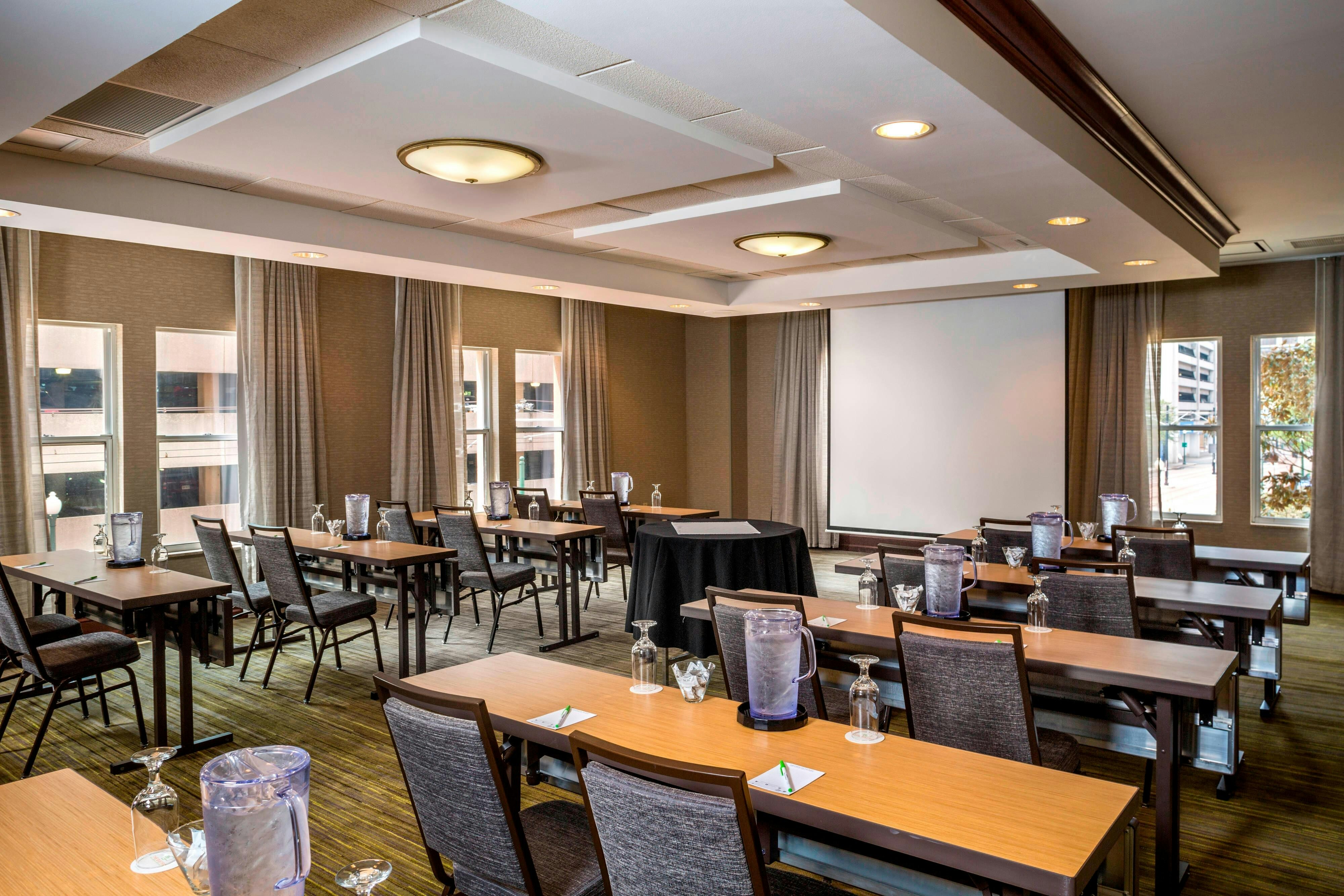 Courtyard by Marriott Norfolk Downtown 39/44