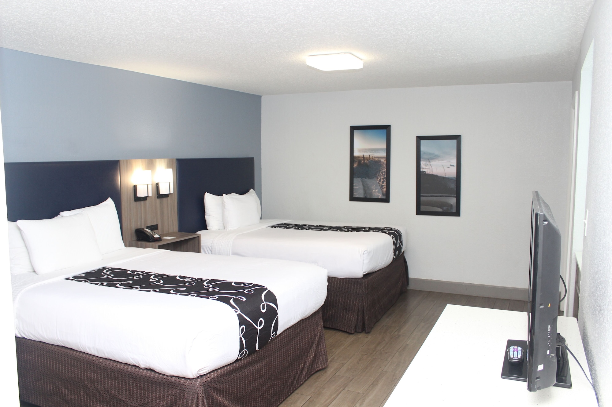 SUITE, MULTIPLE BEDS, CITY VIEW