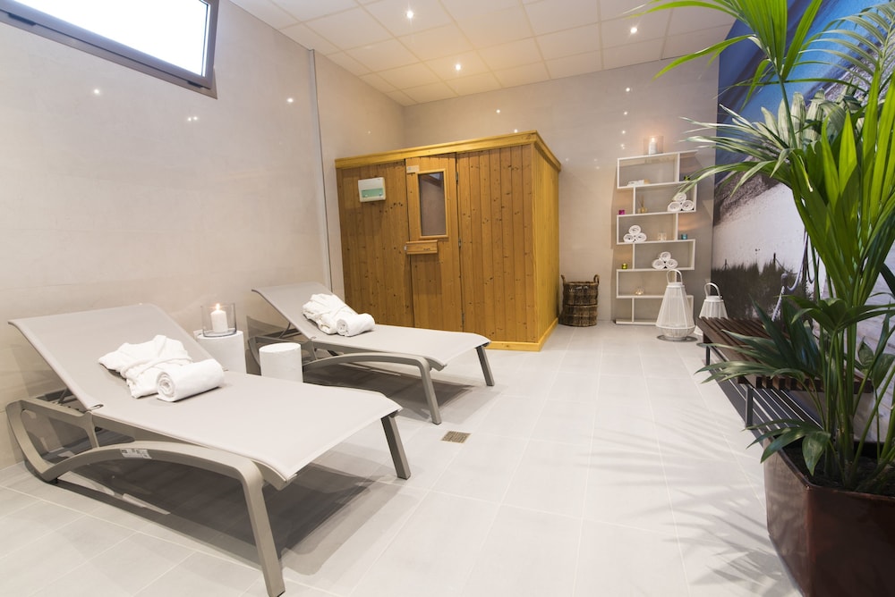 Azuline Hotel Pacific 16/42
