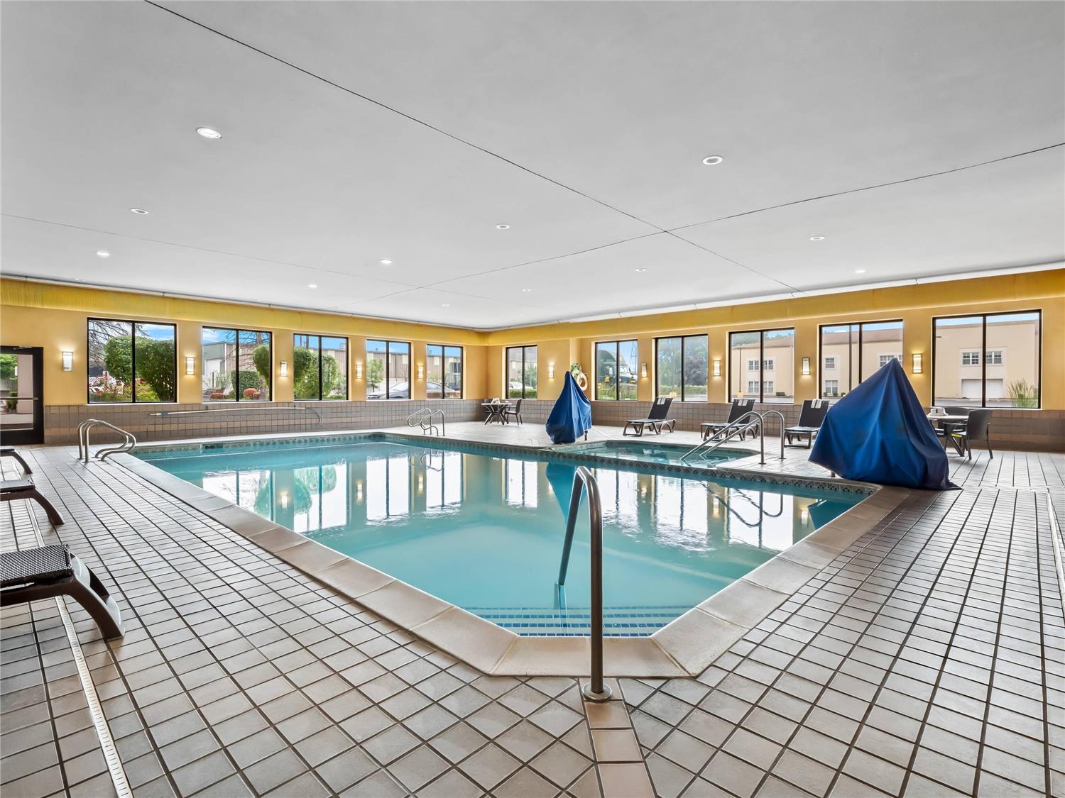 swimming pool spa
