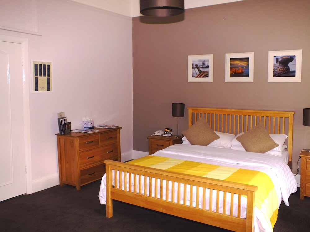 Osborne Hotel 13/77