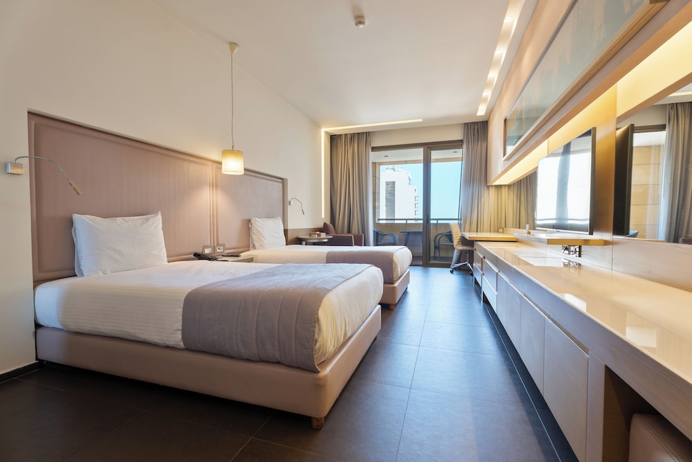 Saifi Suites 26/71