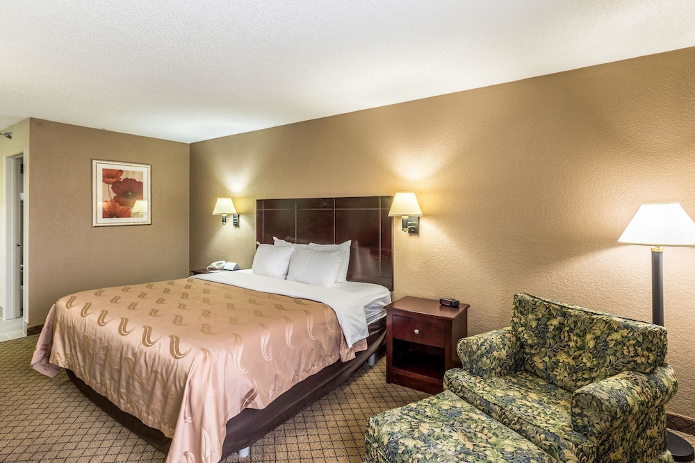 Quality Inn Rolla MO 15/49