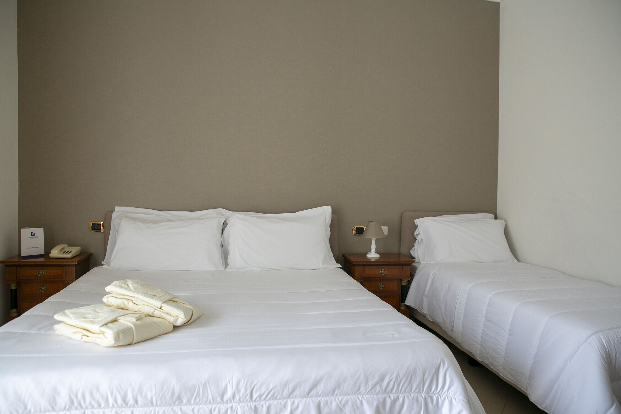 ROOM, TRIPLE
