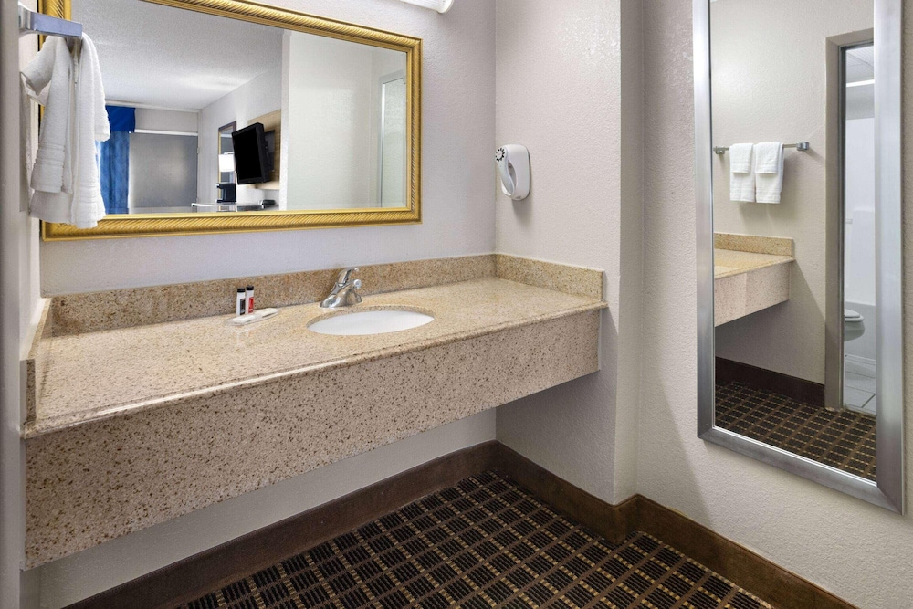 Quality Inn Waycross 55/58