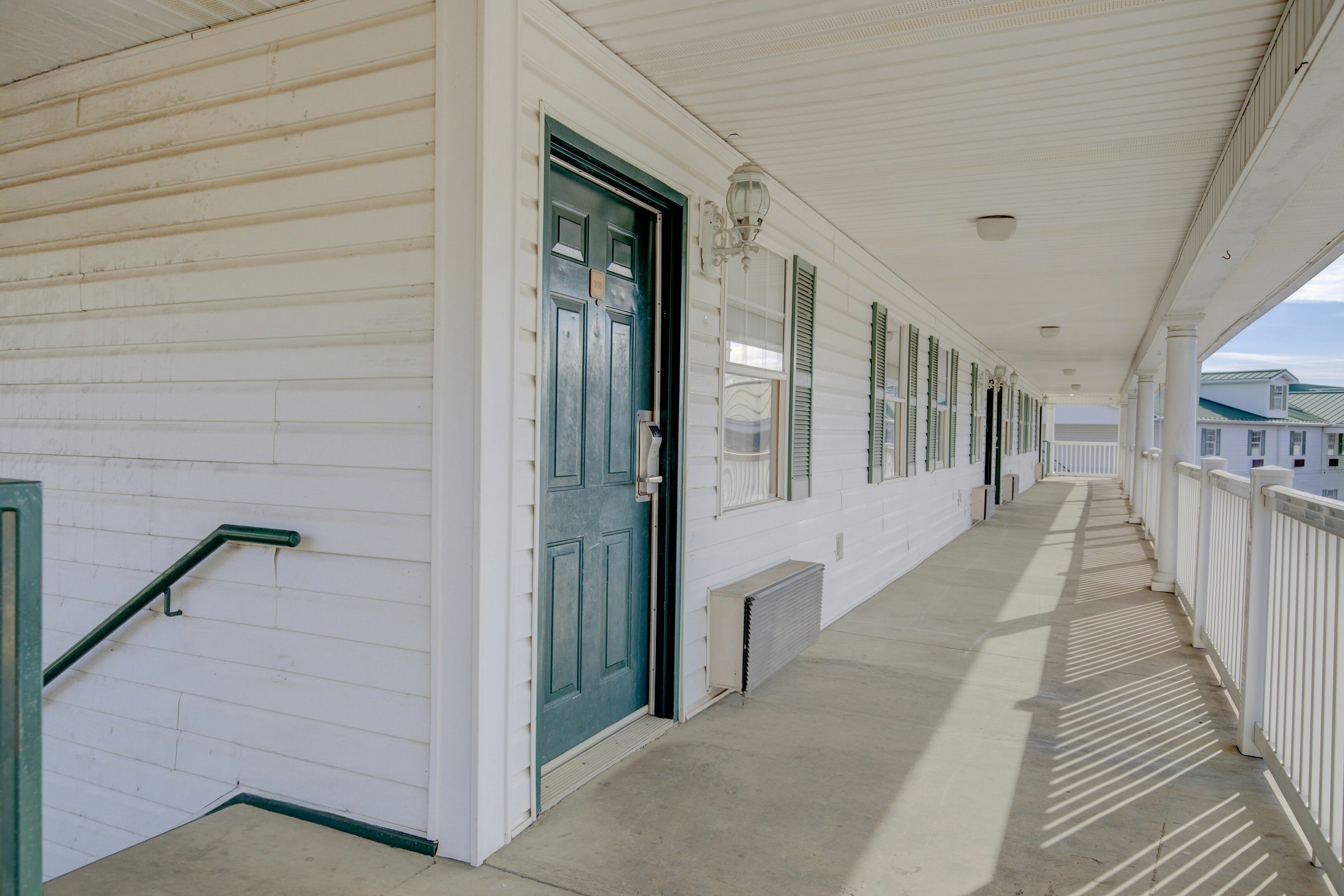 Plantation Inn & Suites Near Locust Grove I 75 in JACKSON - GA