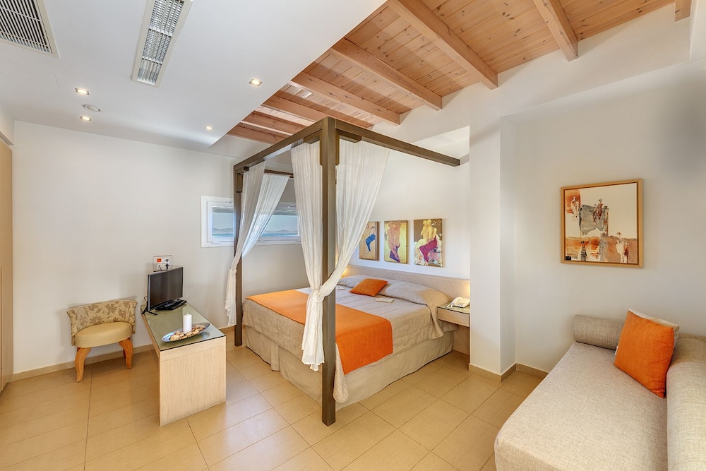 Nissaki Beach Hotel 26/63