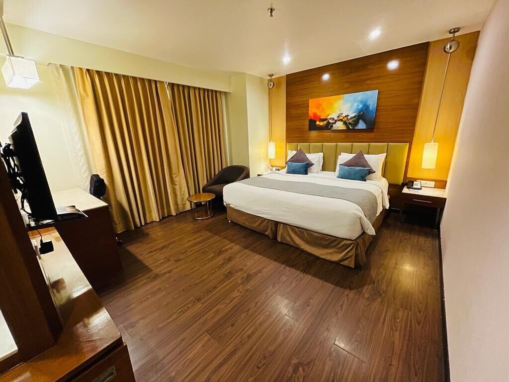 ROOM, DOUBLE BED, SMOKING