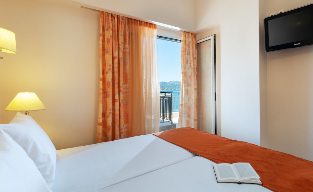 PANTHEON HOTEL 13/50