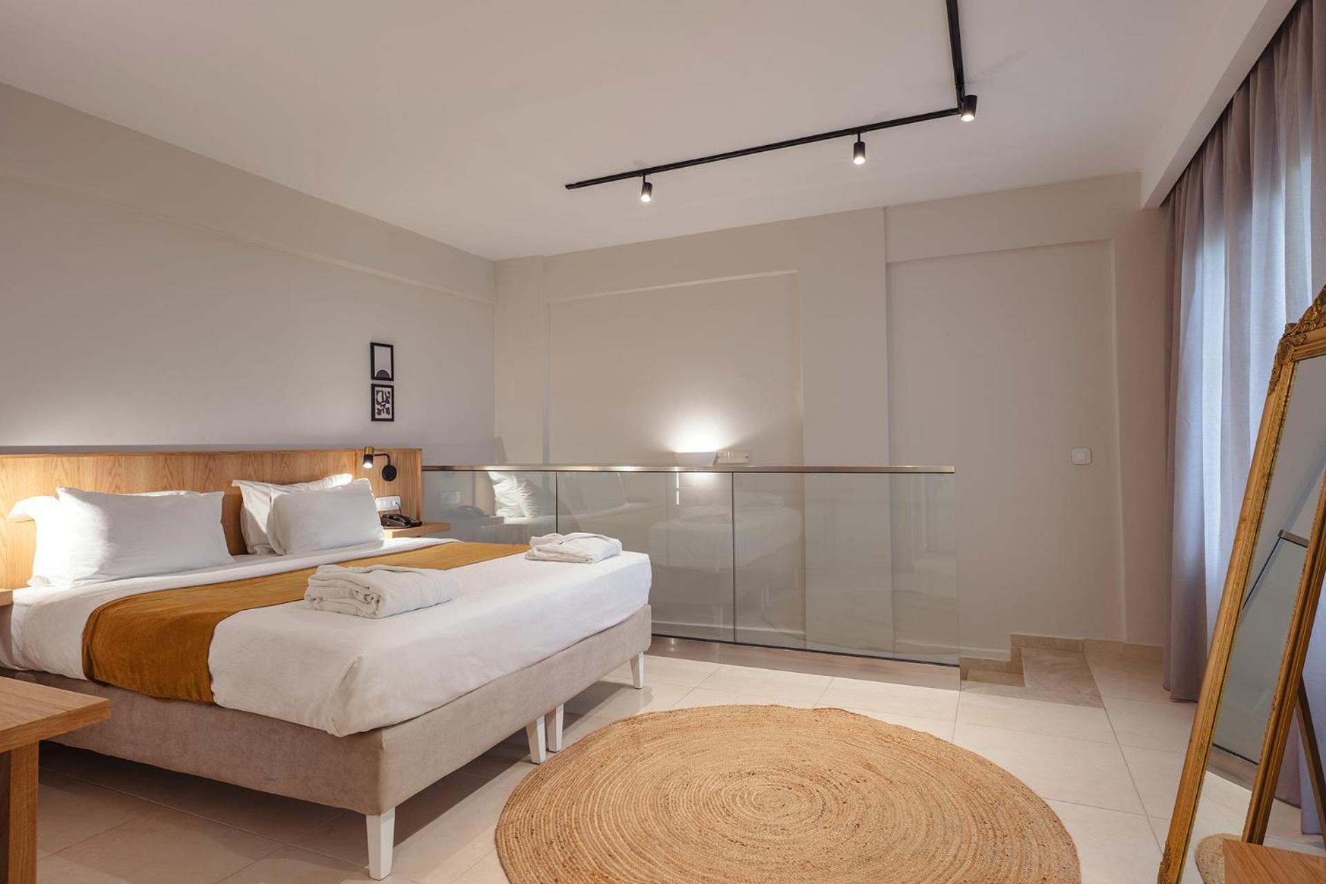 Grand, Family Suite, Shared Pool