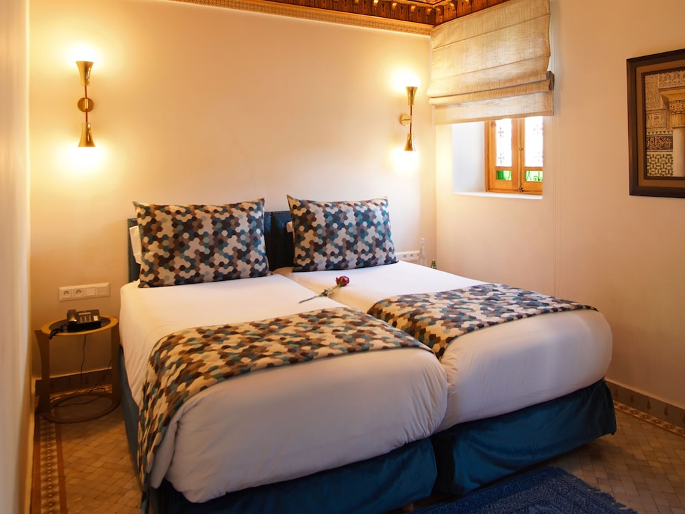 DELUXE, DOUBLE BED