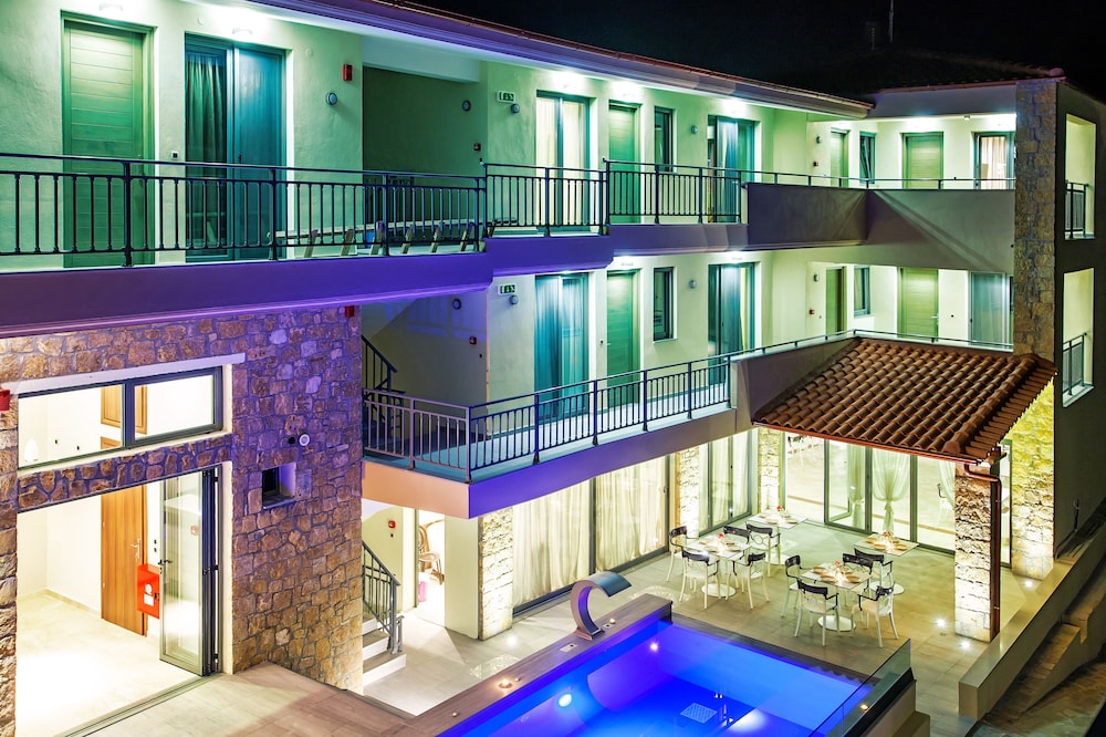 Core Hotel 3/50