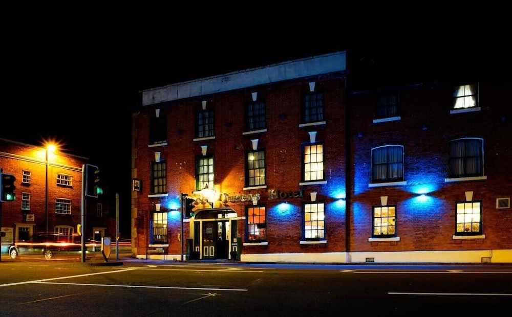 Three Queens Hotel 2/50
