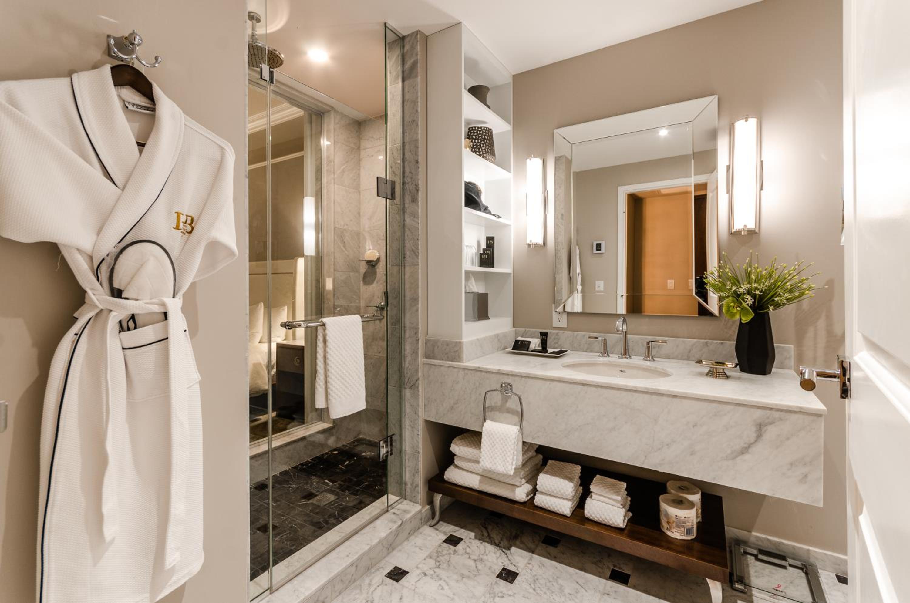 غرفة كلاسيكية بسرير كينج وسريرين كوين، Hotel Birks Montreal 5/10