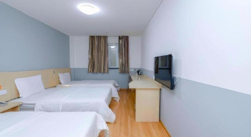 7 Days Inn (Beijing Tiananmen Square) 29/57