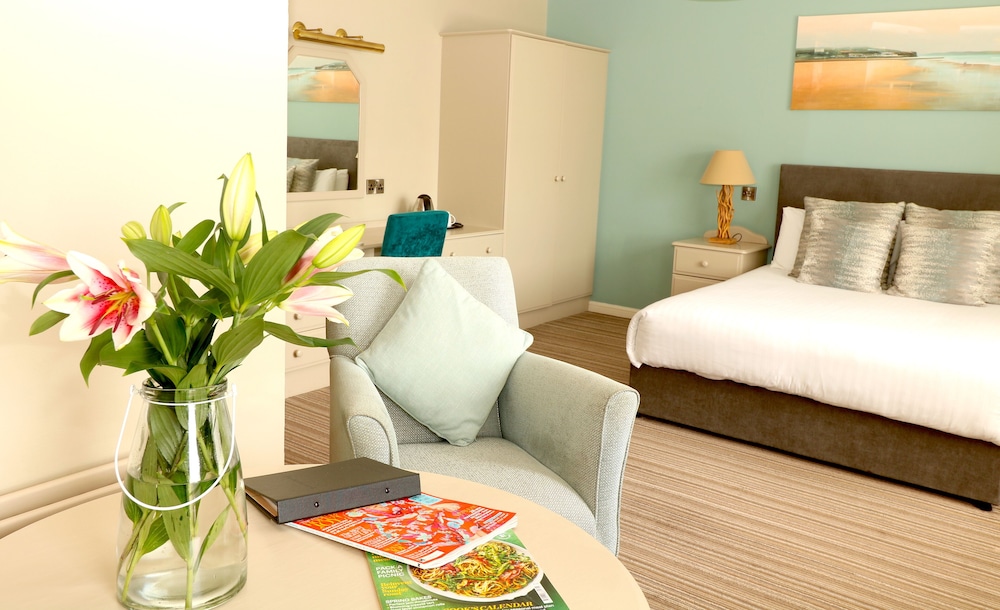 Causeway Hotel 46/68