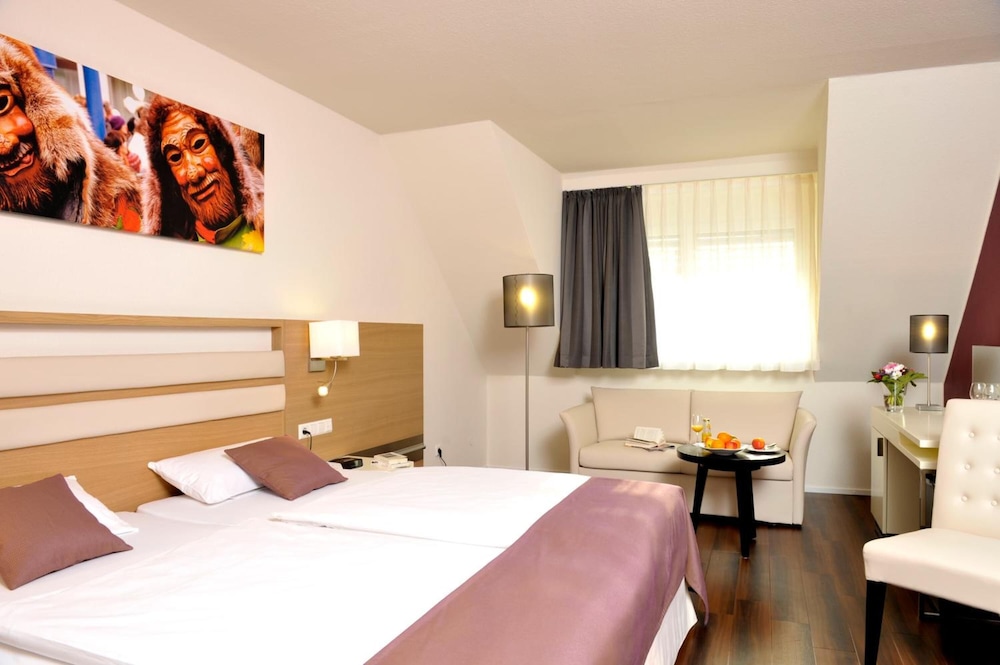 Ringhotel Goldener Knopf 8/48