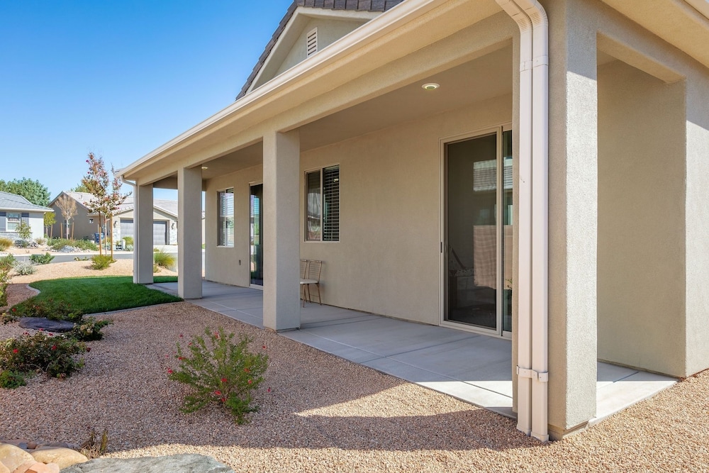 Hyatt Home by RedAwning 2/34