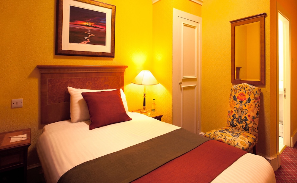 ROOM, SINGLE