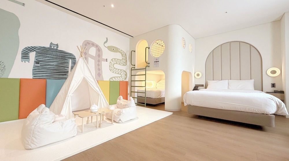 Room, 2 Double and Twin Beds