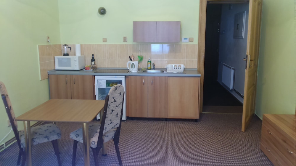 Hotel Maria 5/50